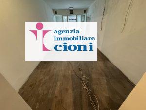 Fondo Commerciale Abetone Via-Brennero Mq 130 Cinque Vani Due Ingressi Due Vetrine Bagno Caminetto